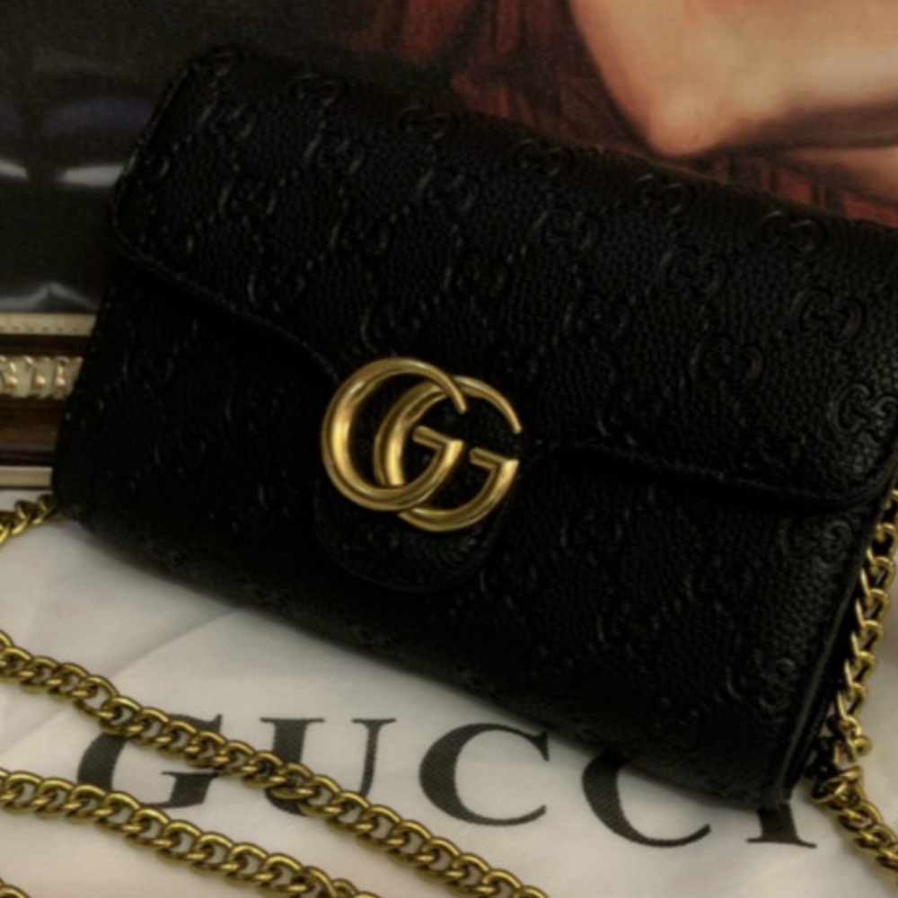 Brand new barely worn Gucci crossbody embroidered bag. Great condition no flaws